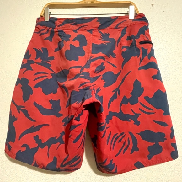 Patagonia Mens Floral Red Blue Wavefarer Board Shorts SZ 32 - Picture 2 of 5